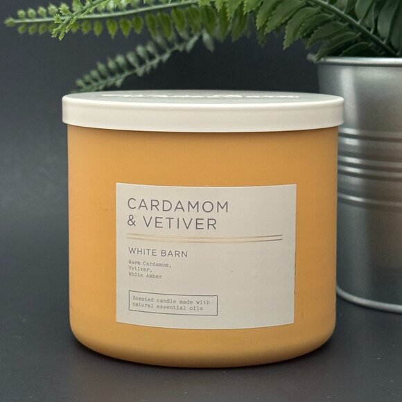 BBW Cardamon & Vetiver White Barn Bath & Body Works 3 Wick Candle - Picture 1 of 10
